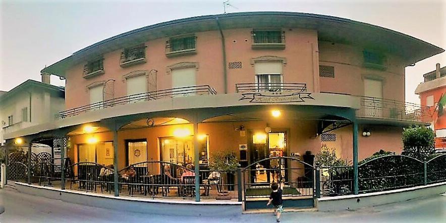 Hotel Biancospino Rimini Exteriör bild